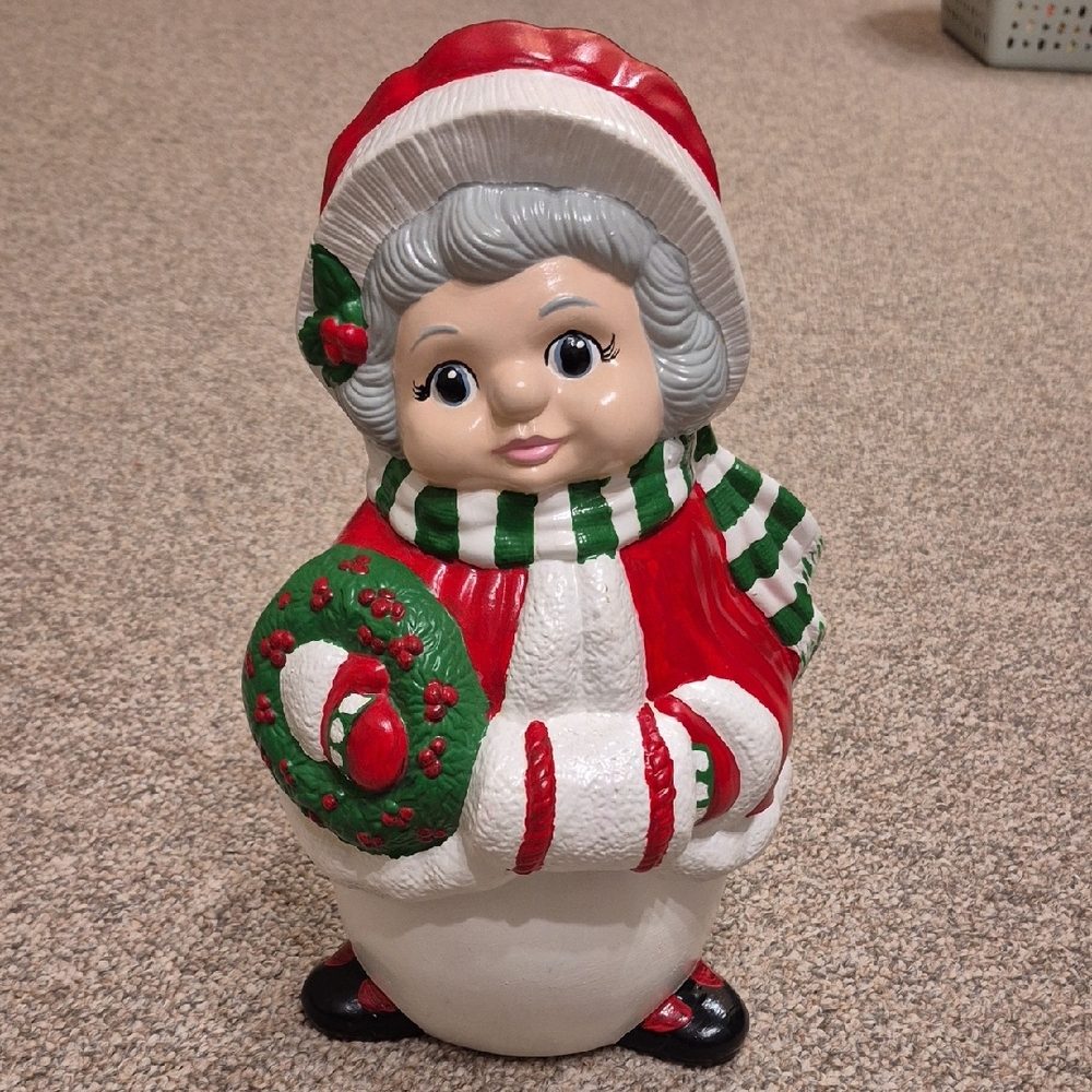 Vintage 1999 Ceramic Mrs. Claus Musical Festive Holiday Figurine Hand Painted
